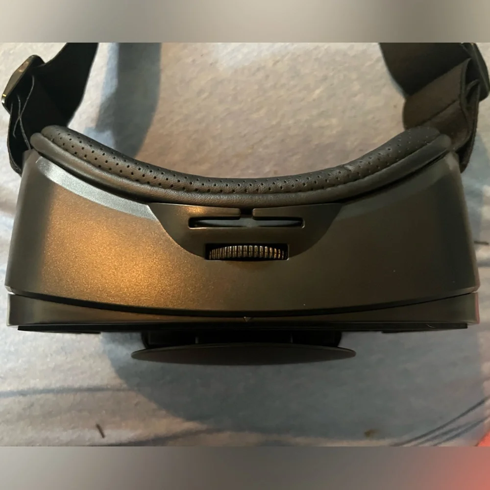 *BRAND NEW/UNUSED 🆕* Black VRG Pro Virtual Reality Headset w| iPega Controller